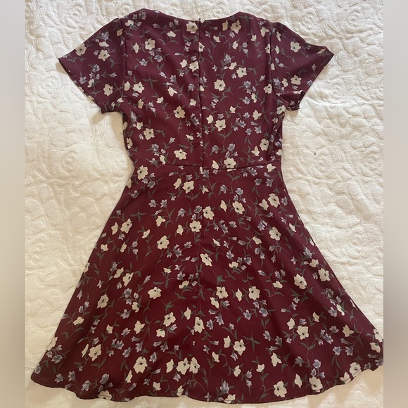 Lulu’s Dolly Burgundy Floral Print Dress, Size S - Picture 3 of 3
